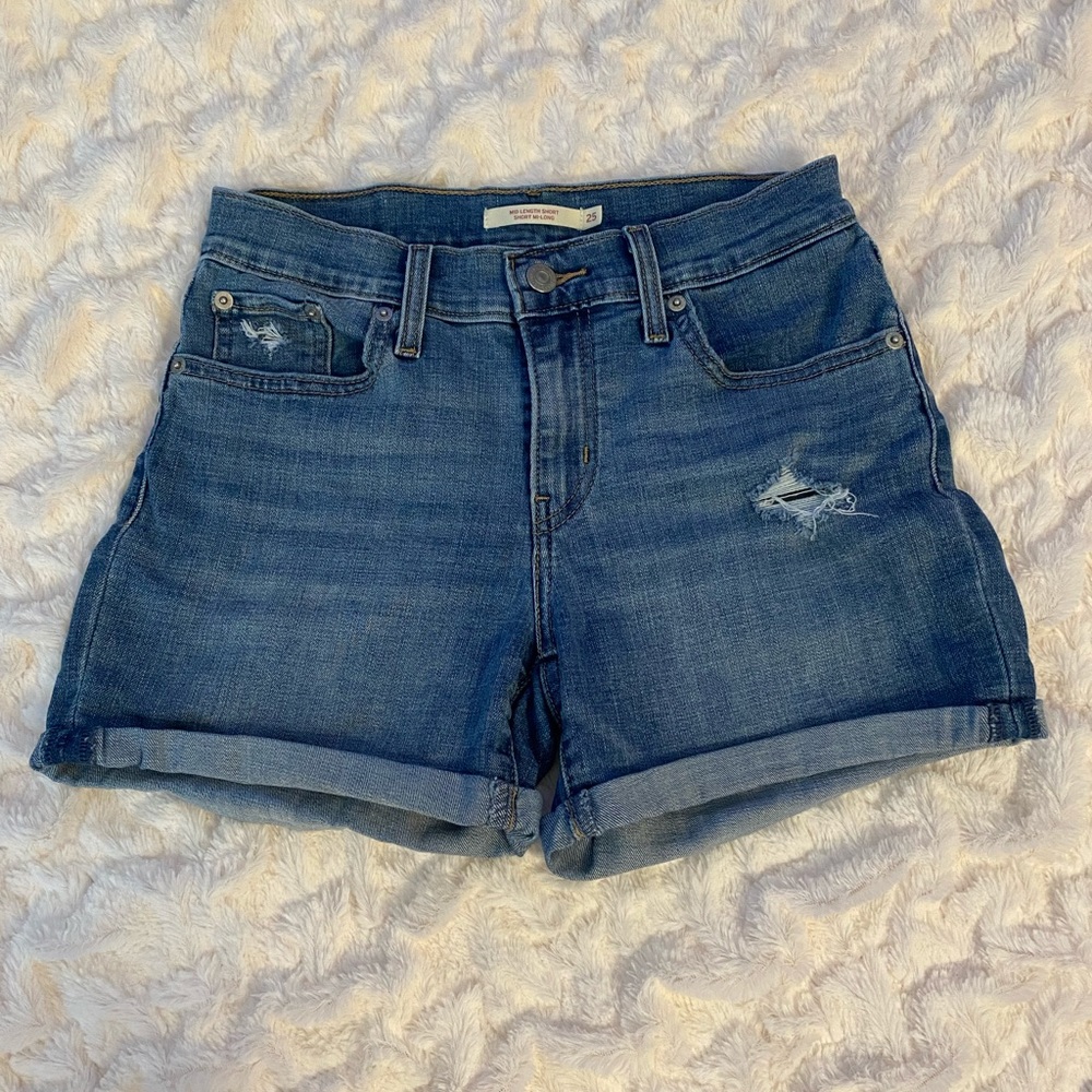 Levi Mid Rise Jean Short